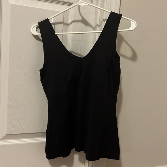 Knix, large tank sweat resistant top, bra pads included. - Picture 2 of 2